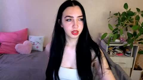 Snapshot of wildkittenx_ chatting on July 1, 4:03 am Alena online show from July 1, 4:03 am