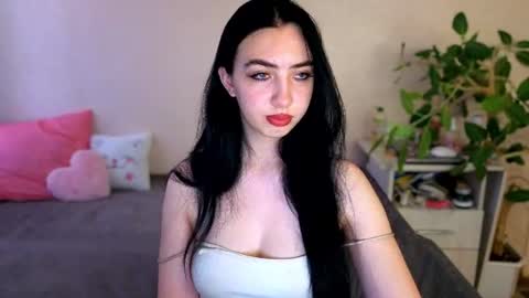 Snapshot of wildkittenx_ chatting on July 2, 4:07 am Alena online show from July 2, 4:07 am