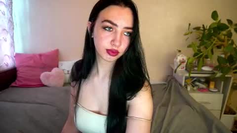 Snapshot of wildkittenx_ chatting on July 4, 4:40 am Alena online show from July 4, 4:40 am