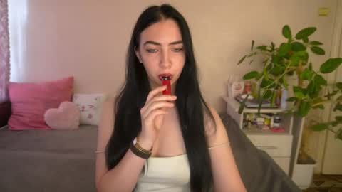 Snapshot of wildkittenx_ chatting on July 17, 5:03 am Alena online show from July 17, 5:03 am