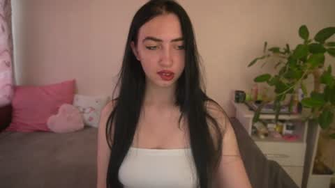 Snapshot of wildkittenx_ chatting on July 24, 4:21 am Alena online show from July 24, 4:21 am