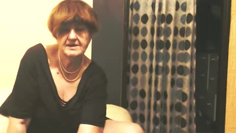 WildRedCat online show from November 5, 4:18 pm