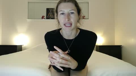 WildRose L - check my Pinned tweet if you dont see me online within 5 minutes after Ive sent email notifications online show from December 28, 3:58 am