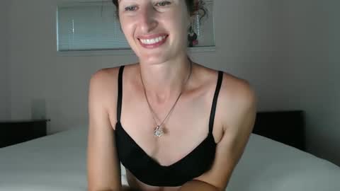 WildRose L - check my Pinned tweet if you dont see me online within 5 minutes after Ive sent email notifications online show from September 18, 1:51 am