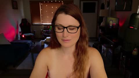 Snapshot of wildsouthernpeach chatting on October 14, 3:24 pm Ivy online show from October 14, 3:24 pm