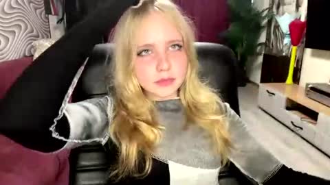 Anny online show from June 19, 11:14 am