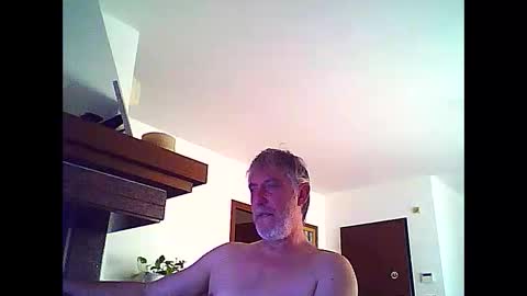 Snapshot of willfire71 chatting on May 16, 6:32 am Willfire71 online show from May 16, 6:32 am