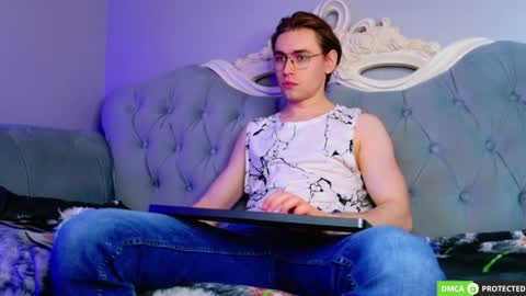 Snapshot of williamdyson chatting on May 13, 3:48 am William online show from May 13, 3:48 am