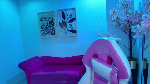 Snapshot of willow_cush chatting on May 28, 11:51 am Willow online show from May 28, 11:51 am