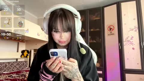 Snapshot of willow_jess chatting on May 12, 11:18 am Kate online show from May 12, 11:18 am