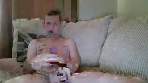 Snapshot of willyc69 chatting on June 15, 7:43 am willyc69 online show from June 15, 7:43 am