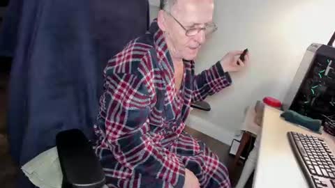 Snapshot of willyskynn chatting on July 18, 3:11 am WillySkynn online show from July 18, 3:11 am