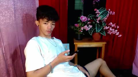 Snapshot of win_boy chatting on July 18, 7:23 am win_boy online show from July 18, 7:23 am
