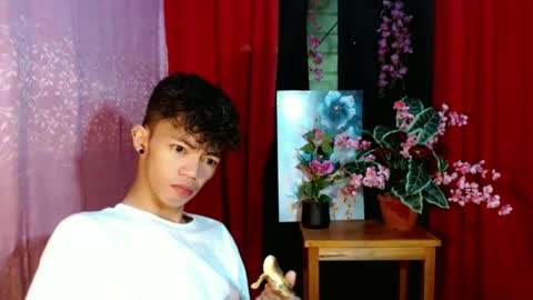 Snapshot of win_boy chatting on August 4, 4:59 am win_boy online show from August 4, 4:59 am