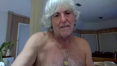 Snapshot of winedog2020 chatting on February 26, 5:17 am Gundja Man online show from February 26, 5:17 am