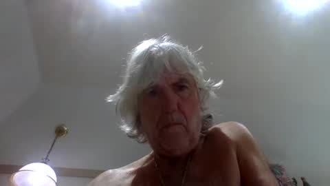 Snapshot of winedog2020 chatting on March 2, 12:34 pm Gundja Man online show from March 2, 12:34 pm