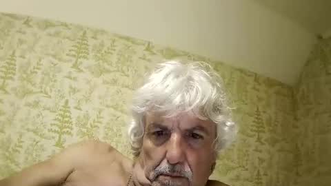 Snapshot of winedog2020 chatting on May 21, 2:51 am Gundja Man online show from May 21, 2:51 am