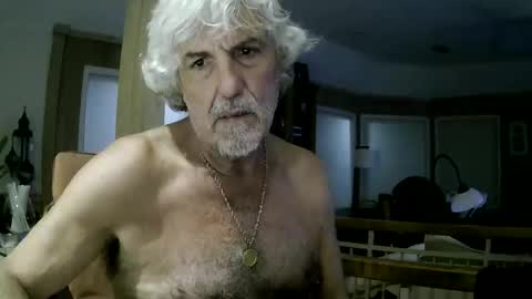 Snapshot of winedog2020 chatting on May 23, 1:11 am Gundja Man online show from May 23, 1:11 am