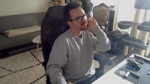 Snapshot of winnydepooh chatting on October 11, 12:15 pm cream36 online show from October 11, 12:15 pm