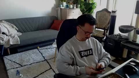 Snapshot of winnydepooh chatting on December 5, 10:57 am cream36 online show from December 5, 10:57 am