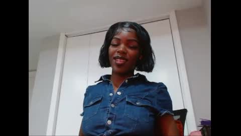 Snapshot of wishhwashy22 chatting on January 14, 9:09 pm Chanel online show from January 14, 9:09 pm