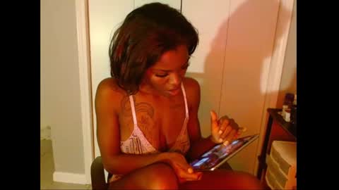 Snapshot of wishhwashy22 chatting on February 3, 5:16 am Chanel online show from February 3, 5:16 am