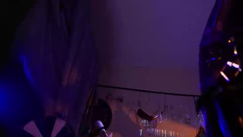 Snapshot of witch_fiona chatting on April 30, 8:57 pm Goddess of two strapons - Mr. long Don Mr. Pinky online show from April 30, 8:57 pm
