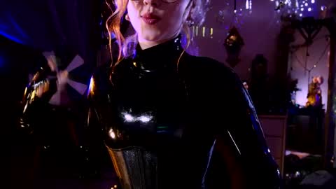 Snapshot of witch_fiona chatting on May 13, 8:06 pm Goddess of two strapons - Mr. long Don Mr. Pinky online show from May 13, 8:06 pm