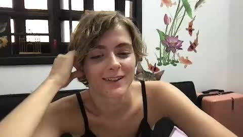 Snapshot of witches_curves chatting on May 14, 10:44 am Nemo online show from May 14, 10:44 am