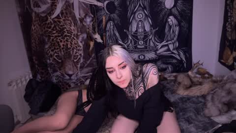 Snapshot of witchshadows chatting on January 16, 6:59 pm witchshadows online show from January 16, 6:59 pm