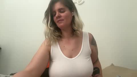 Snapshot of wldntulik2no chatting on January 21, 8:32 pm Moth online show from January 21, 8:32 pm