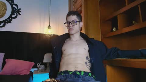  W O L F  online show from April 10, 11:26 am