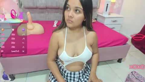 wonderkloe_ online show from September 18, 8:00 pm