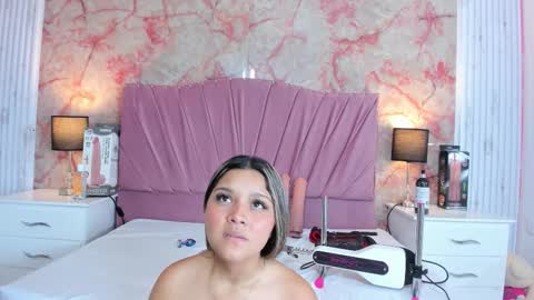 wonderkloe_ online show from March 5, 2:51 am