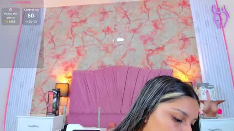 wonderkloe_ online show from March 18, 2:47 am