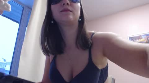 Snapshot of woodland_peony chatting on December 22, 3:03 am Woodland Peony online show from December 22, 3:03 am