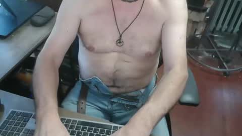 Snapshot of woodworker6473 chatting on June 1, 10:44 pm woodworker6473 online show from June 1, 10:44 pm