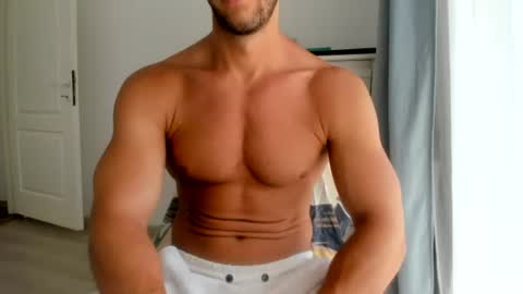 Snapshot of woolfiie chatting on June 17, 8:28 am Wolfie online show from June 17, 8:28 am