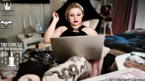 Snapshot of wounded_goddess chatting on April 8, 5:40 am Goddess Sophy online show from April 8, 5:40 am