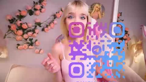 Snapshot of wow_angel chatting on May 25, 5:35 am wow_angel online show from May 25, 5:35 am