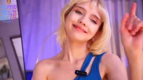 Snapshot of wow_angel chatting on June 10, 6:34 am wow_angel online show from June 10, 6:34 am