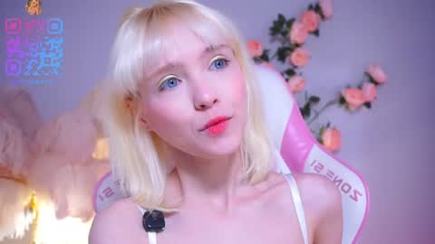 Snapshot of wow_angel chatting on June 23, 5:38 am wow_angel online show from June 23, 5:38 am
