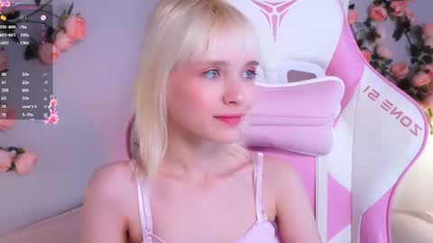 Snapshot of wow_angel chatting on June 30, 6:14 am wow_angel online show from June 30, 6:14 am