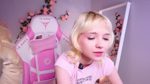 Snapshot of wow_angel chatting on July 29, 7:28 am wow_angel online show from July 29, 7:28 am
