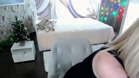 wow_co online show from December 12, 11:25 pm