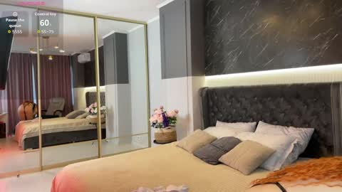 Maya online show from April 17, 1:19 am