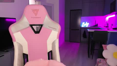 Snapshot of wowlovie666 chatting on October 22, 4:07 pm Emi online show from October 22, 4:07 pm