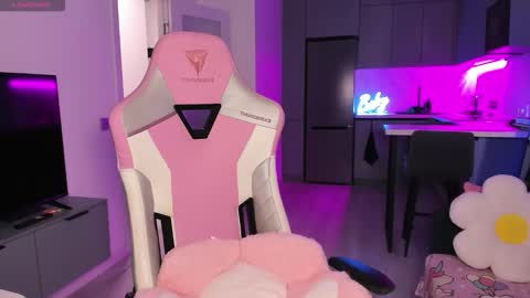 Snapshot of wowlovie666 chatting on October 28, 3:58 pm Emi online show from October 28, 3:58 pm