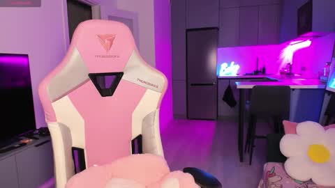 Snapshot of wowlovie666 chatting on October 30, 4:08 pm Emi online show from October 30, 4:08 pm