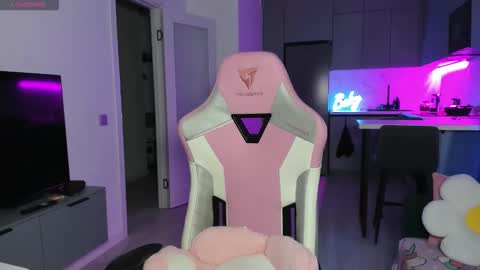 Snapshot of wowlovie666 chatting on October 31, 4:08 pm Emi online show from October 31, 4:08 pm